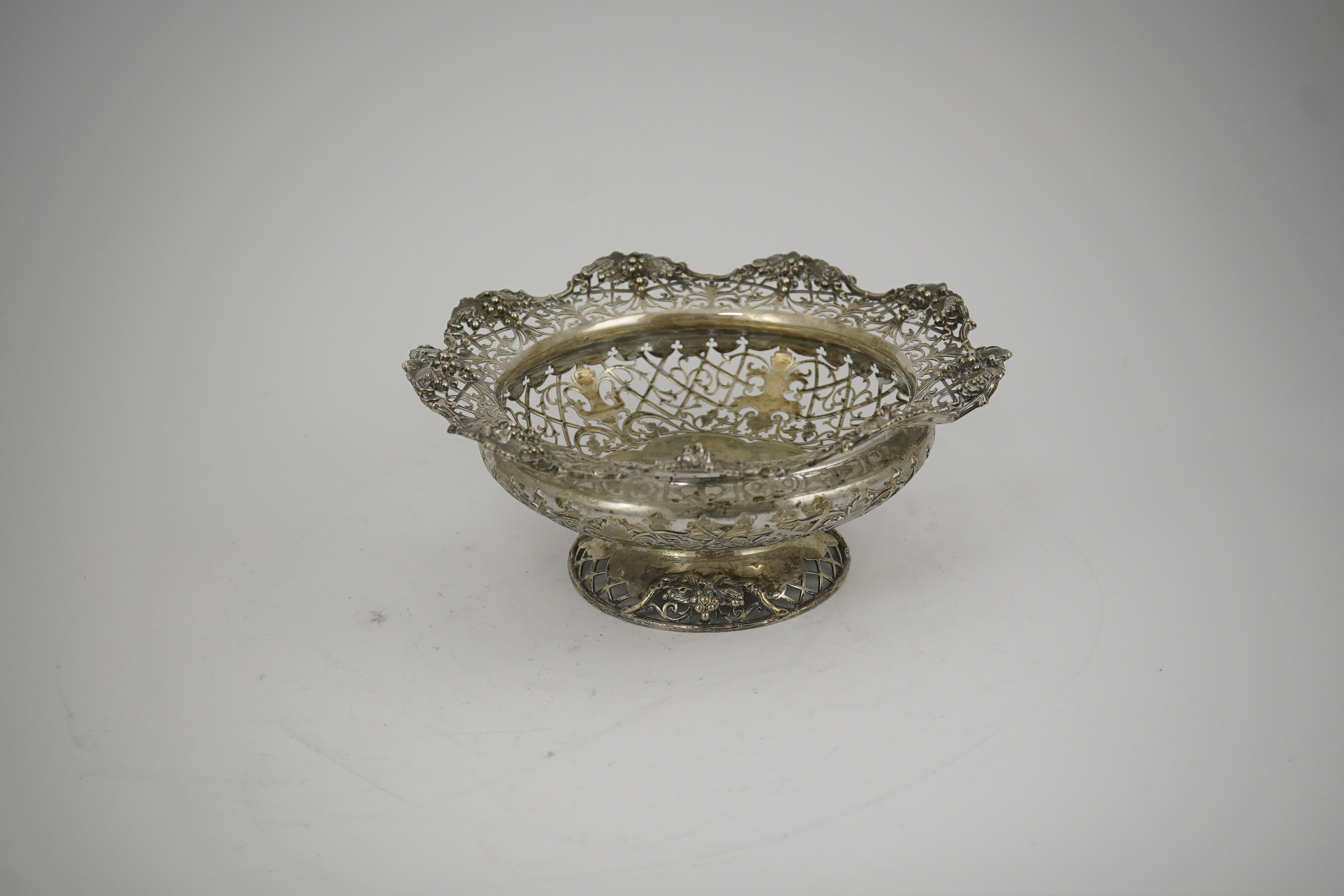 A George V pierced silver circular pedestal bowl, by Mappin & Webb